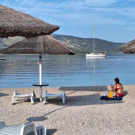 Apartmani I & J Seric Seget Vranjica Extérieur photo