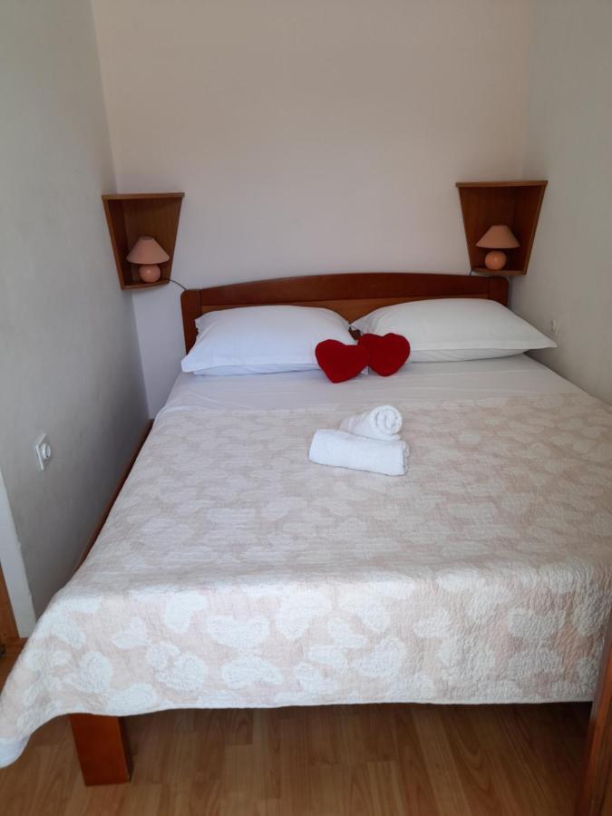 Apartmani I & J Seric Seget Vranjica Extérieur photo