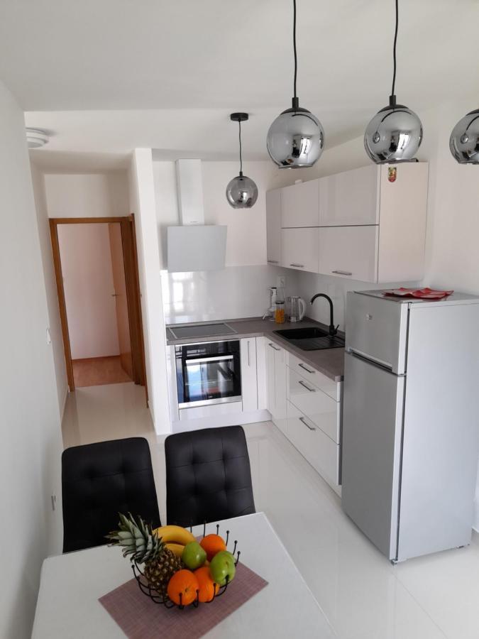 Apartmani I & J Seric Seget Vranjica Extérieur photo