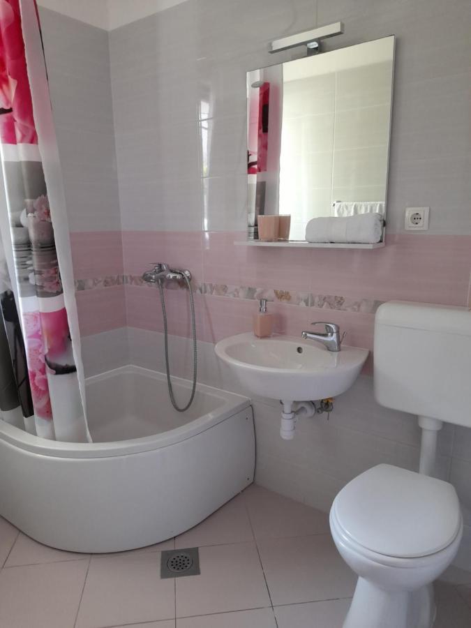 Apartmani I & J Seric Seget Vranjica Extérieur photo