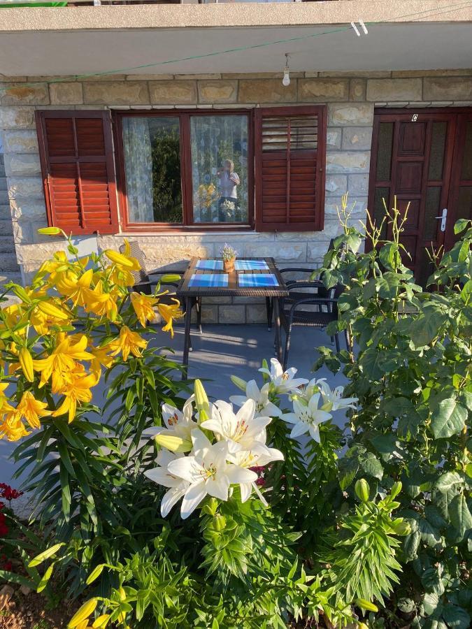 Apartmani I & J Seric Seget Vranjica Extérieur photo