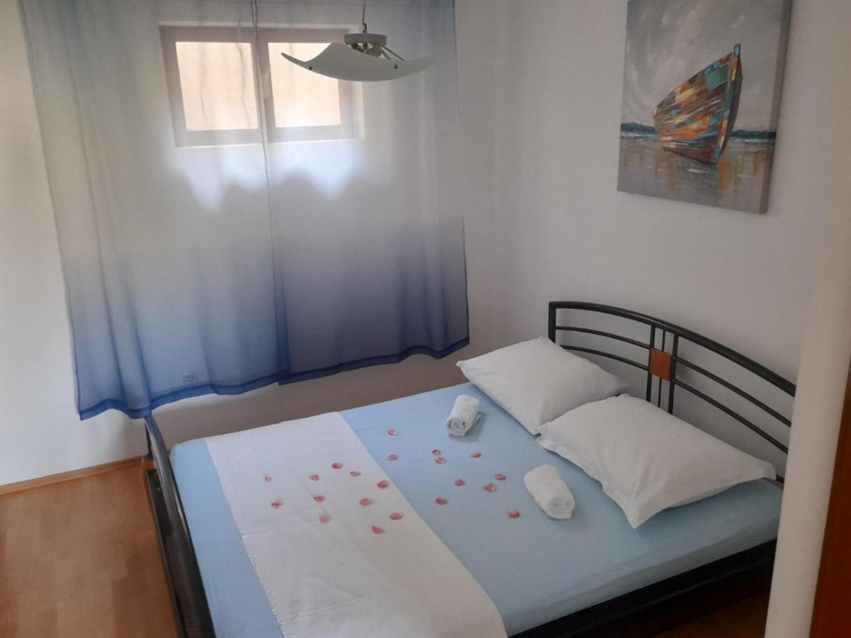 Apartmani I & J Seric Seget Vranjica Extérieur photo