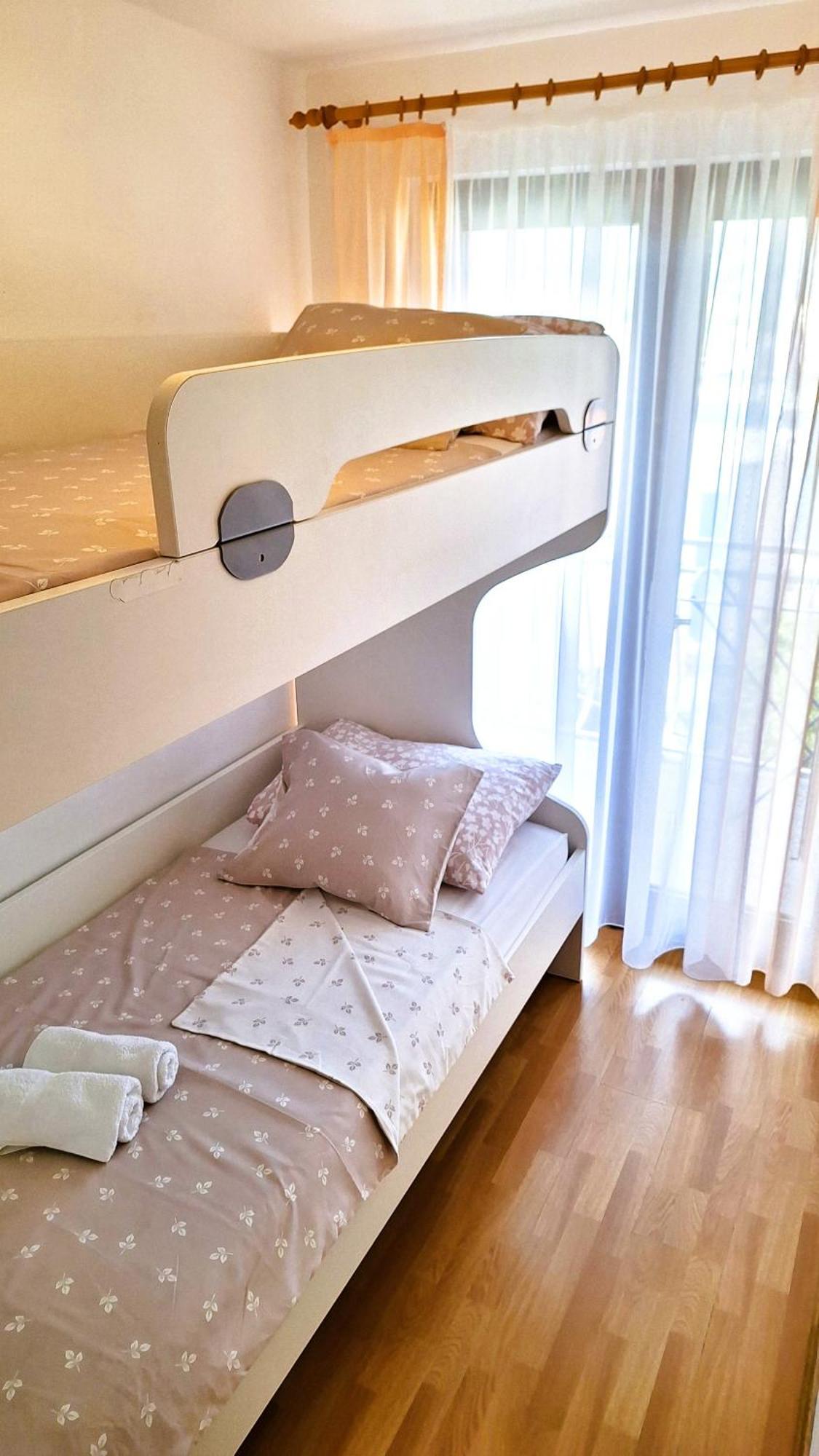 Apartmani I & J Seric Seget Vranjica Extérieur photo