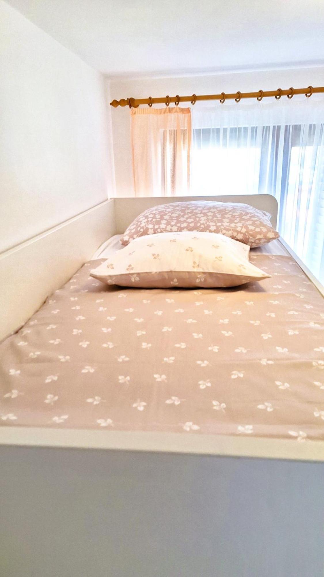 Apartmani I & J Seric Seget Vranjica Extérieur photo