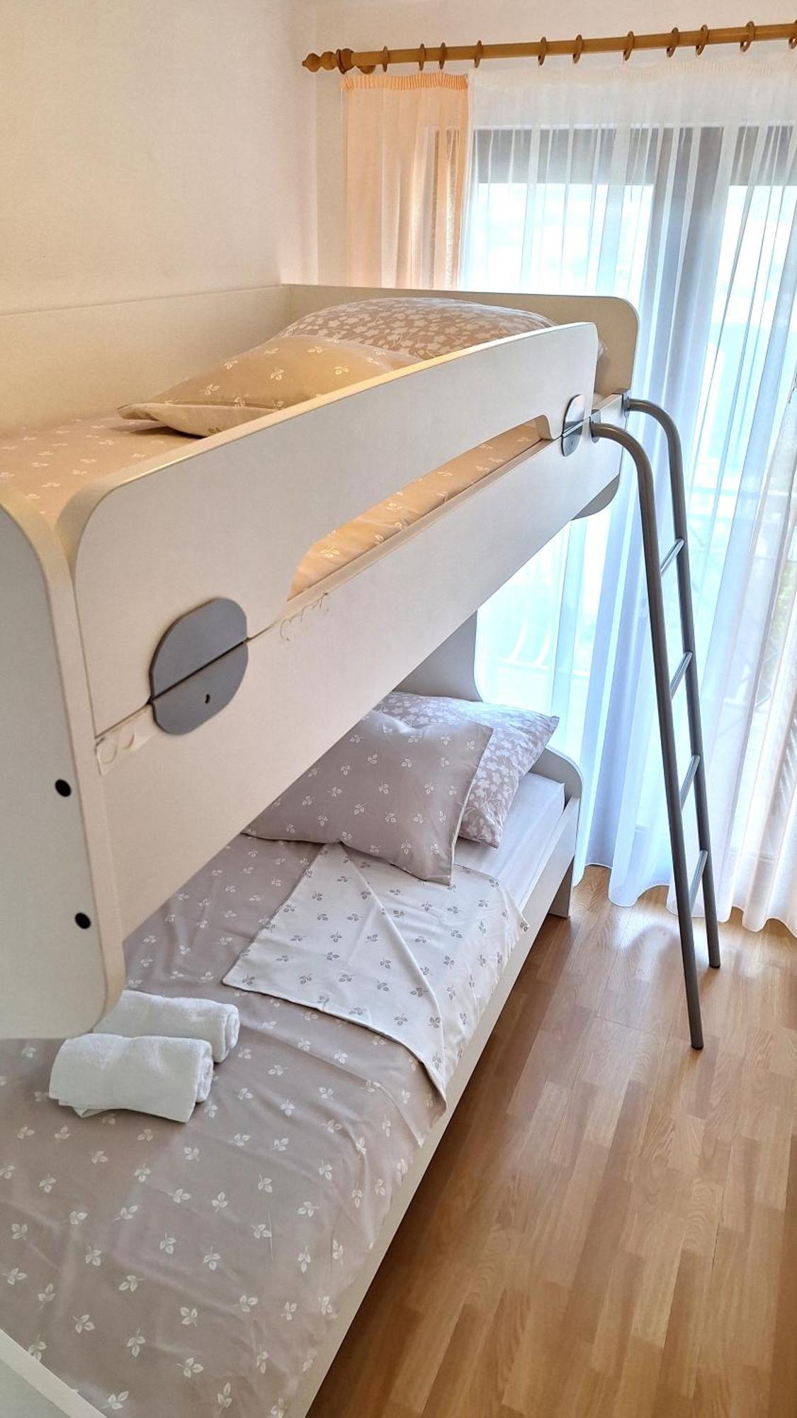 Apartmani I & J Seric Seget Vranjica Extérieur photo