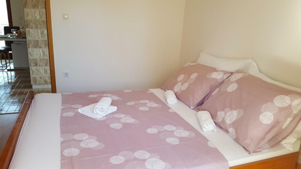 Apartmani I & J Seric Seget Vranjica Extérieur photo