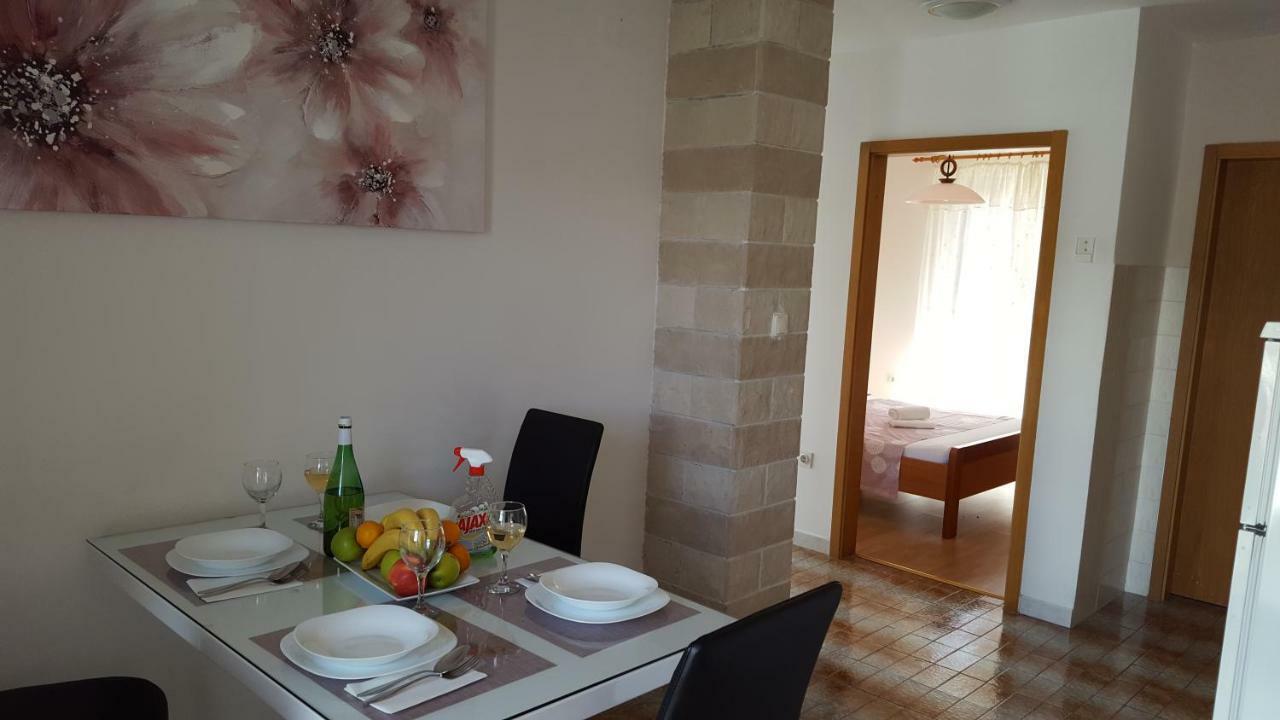 Apartmani I & J Seric Seget Vranjica Extérieur photo