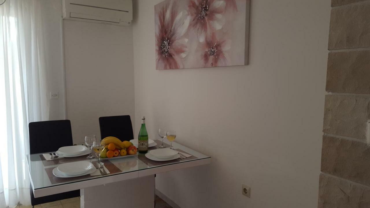 Apartmani I & J Seric Seget Vranjica Extérieur photo