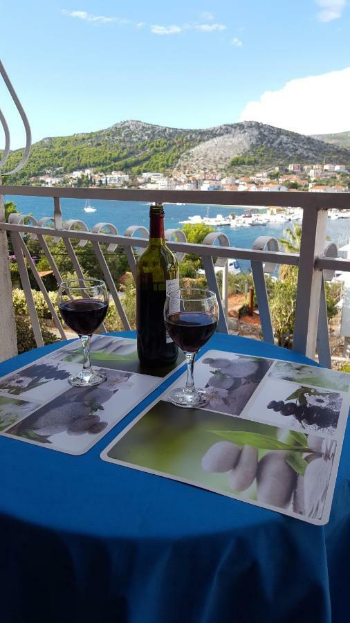 Apartmani I & J Seric Seget Vranjica Extérieur photo