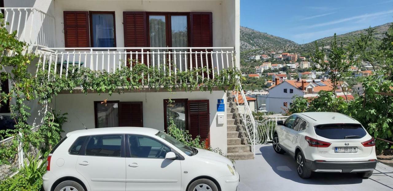 Apartmani I & J Seric Seget Vranjica Extérieur photo